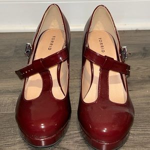 Red pumps